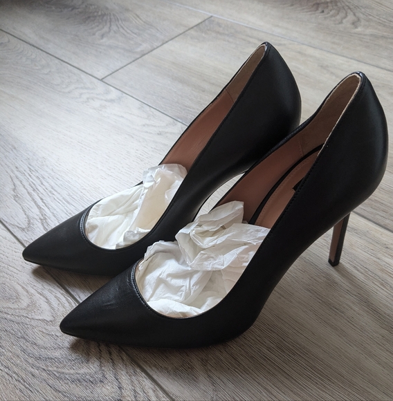 Lita by Ciara Pointed Toe Pumps - Picture 3 of 5